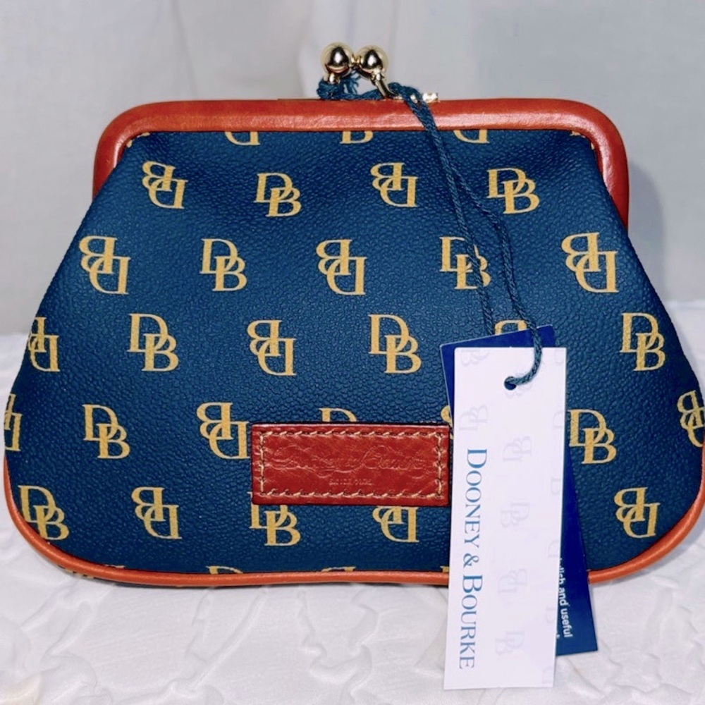 NWT Dooney & Bourke Gretta Large Frame Purse